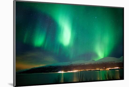 Green Aurora Borealis Dancing in the Sky-Spumador-Mounted Photographic Print