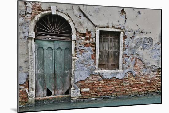 Green Doorway, Venice, Italy-Darrell Gulin-Mounted Photographic Print