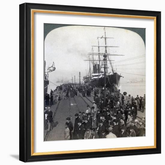 Greetings for Newcomers on the Pier Alongside the Pacific Mail Ss 'China, at Yokohama, Japan, 1904-Underwood & Underwood-Framed Giclee Print