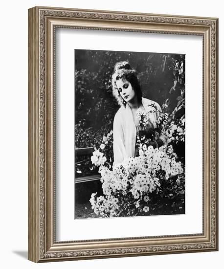 Greta Garbo (1905-1990)-null-Framed Giclee Print