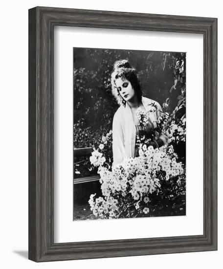 Greta Garbo (1905-1990)-null-Framed Giclee Print