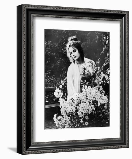 Greta Garbo (1905-1990)-null-Framed Giclee Print