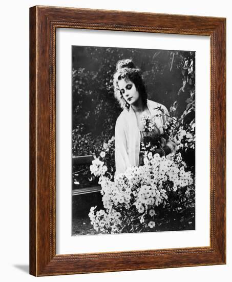 Greta Garbo (1905-1990)-null-Framed Giclee Print