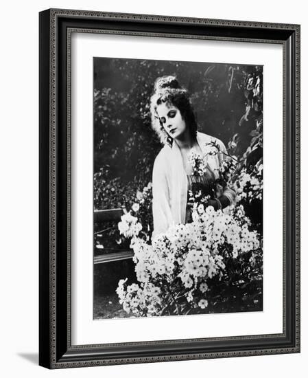 Greta Garbo (1905-1990)-null-Framed Giclee Print