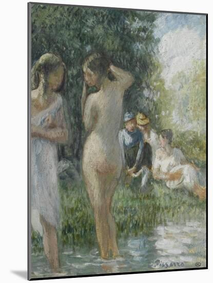 Groupe de baigneuses au bord de l'eau-Camille Pissarro-Mounted Giclee Print