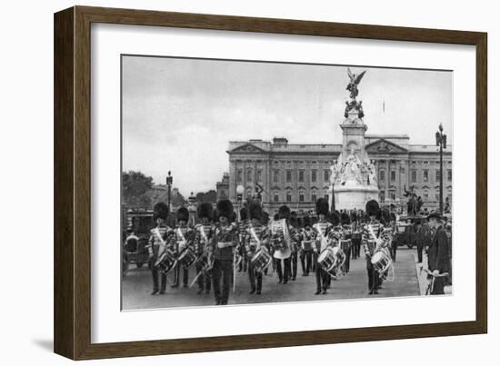 Guards in the Mall, London, Early 20th Century-null-Framed Giclee Print