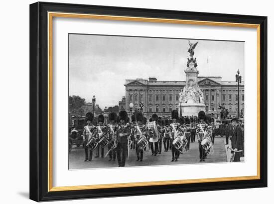 Guards in the Mall, London, Early 20th Century-null-Framed Giclee Print