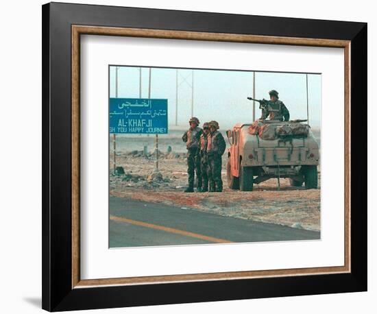 Gulf War U.S. Marines-Peter Dejong-Framed Photographic Print