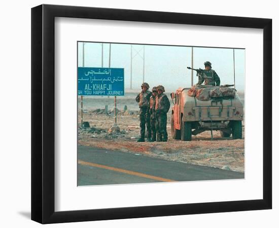 Gulf War U.S. Marines-Peter Dejong-Framed Photographic Print