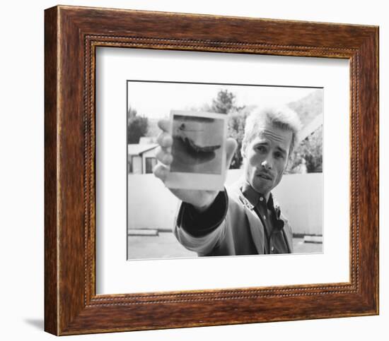 Guy Pearce, Memento (2000)-null-Framed Photo