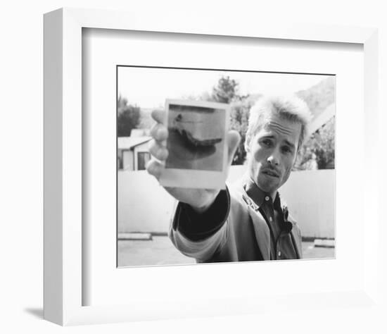 Guy Pearce, Memento (2000)-null-Framed Photo