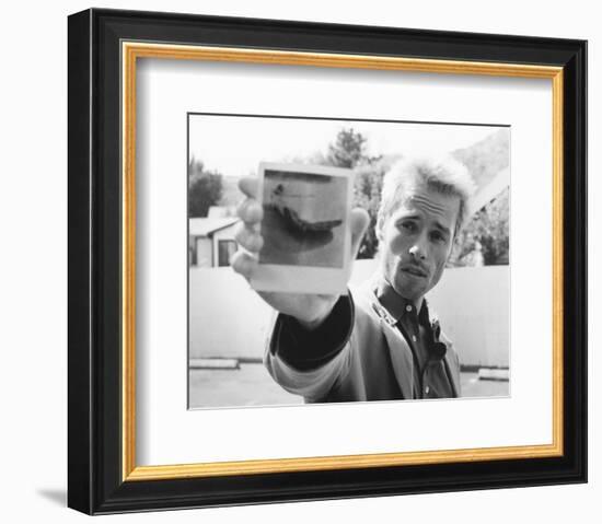 Guy Pearce, Memento (2000)-null-Framed Photo