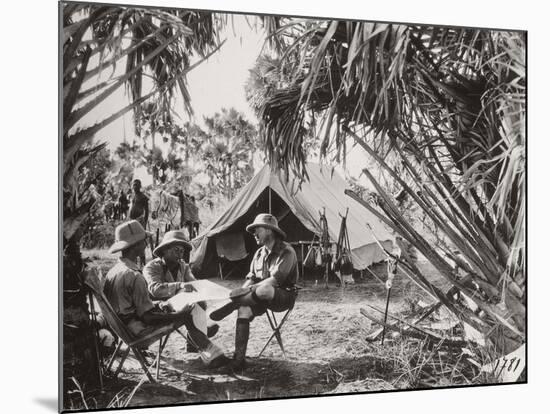 Haardt, Audouin-Dubreuil et Bettembourg au campement de chasse de Am Dafok-null-Mounted Giclee Print