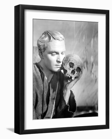 Hamlet, Laurence Olivier, 1948-null-Framed Photo