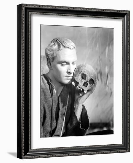 Hamlet, Laurence Olivier, 1948-null-Framed Photo