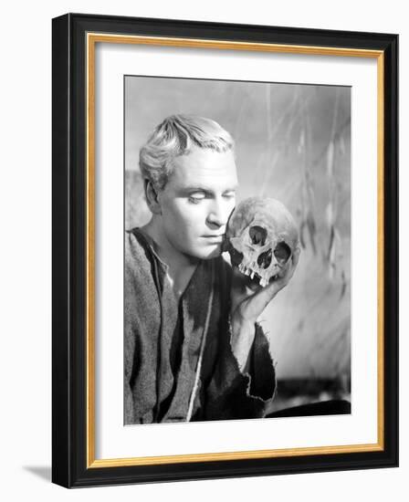 Hamlet, Laurence Olivier, 1948-null-Framed Photo