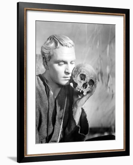 Hamlet, Laurence Olivier, 1948-null-Framed Photo