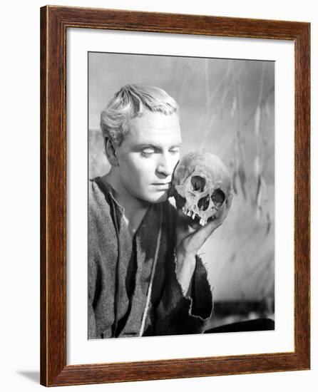 Hamlet, Laurence Olivier, 1948-null-Framed Photo