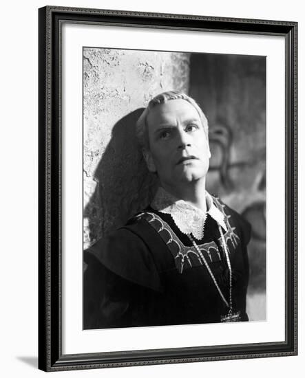 Hamlet, Laurence Olivier, 1948-null-Framed Photo