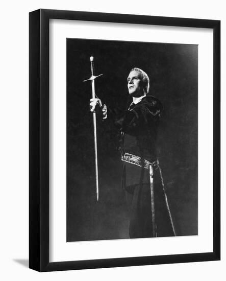 Hamlet, Laurence Olivier, 1948-null-Framed Photo