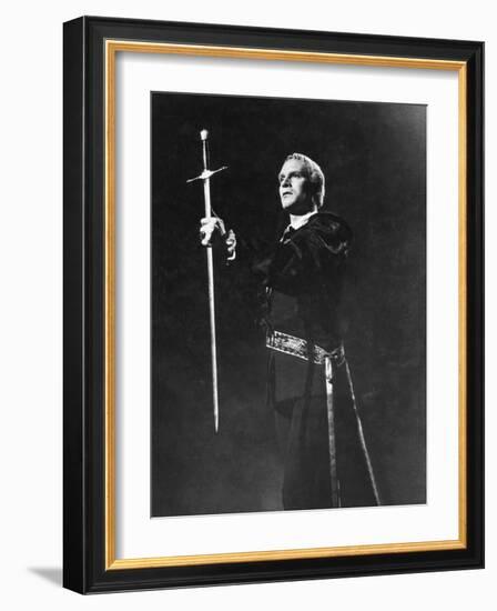 Hamlet, Laurence Olivier, 1948-null-Framed Photo