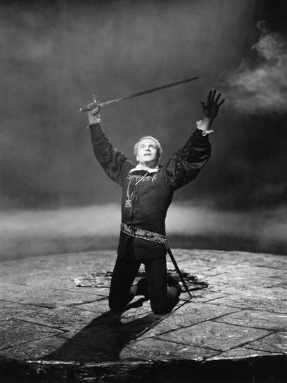 'Hamlet, Laurence Olivier, 1948' Photo | Art.com