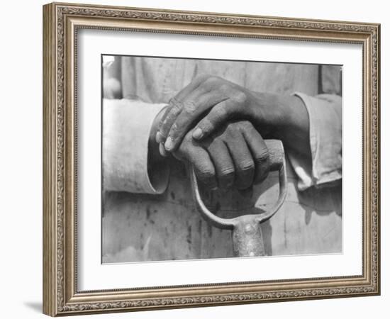 Hands of a Construction Worker, Mexico, 1926-Tina Modotti-Framed Photographic Print