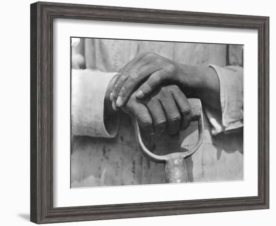 Hands of a Construction Worker, Mexico, 1926-Tina Modotti-Framed Photographic Print