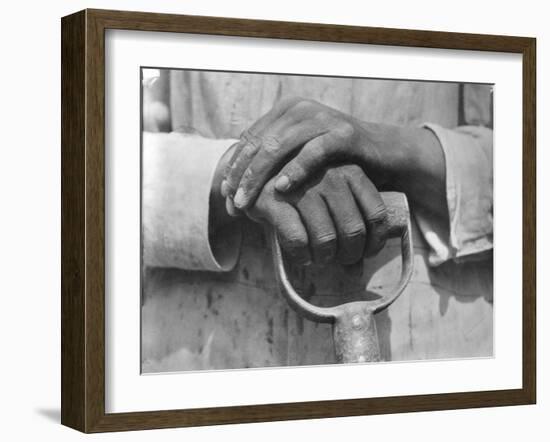 Hands of a Construction Worker, Mexico, 1926-Tina Modotti-Framed Photographic Print