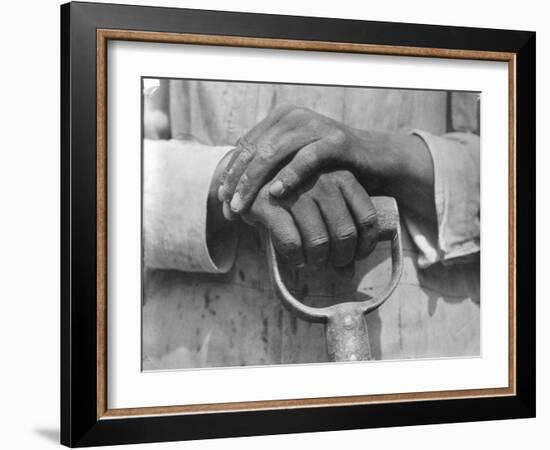 Hands of a Construction Worker, Mexico, 1926-Tina Modotti-Framed Photographic Print