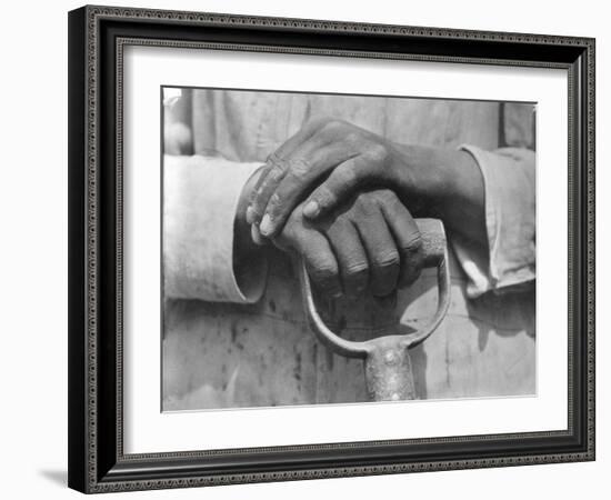 Hands of a Construction Worker, Mexico, 1926-Tina Modotti-Framed Photographic Print