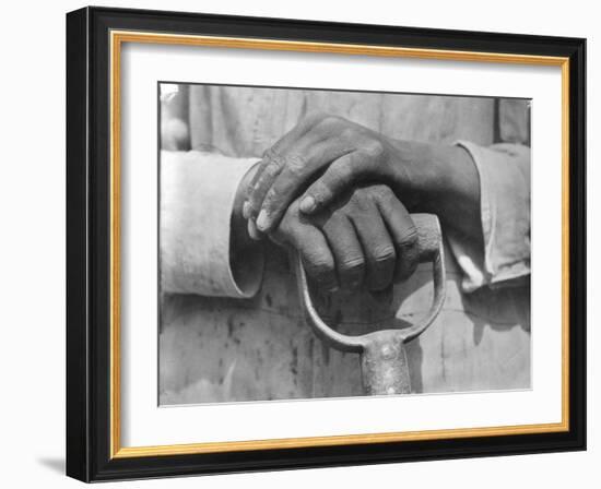 Hands of a Construction Worker, Mexico, 1926-Tina Modotti-Framed Photographic Print