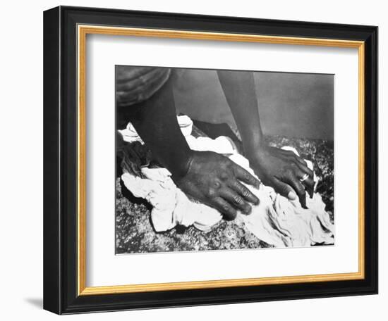 Hands of a Woman, Mexico, 1926-Tina Modotti-Framed Giclee Print