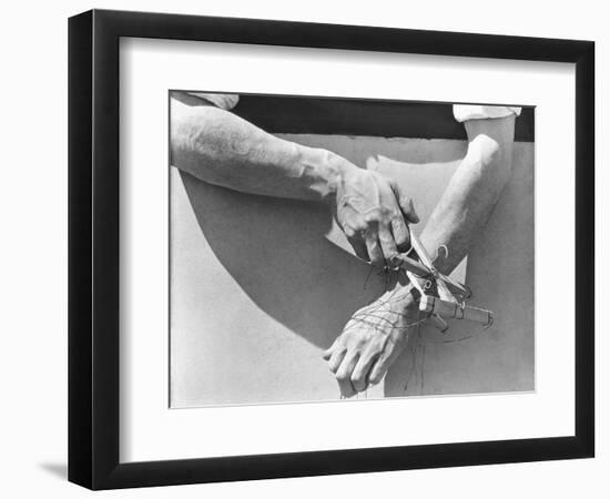 Hands of the Puppeteer, 1929-Tina Modotti-Framed Premium Giclee Print