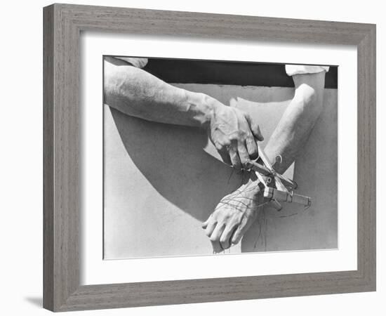 Hands of the Puppeteer, 1929-Tina Modotti-Framed Giclee Print