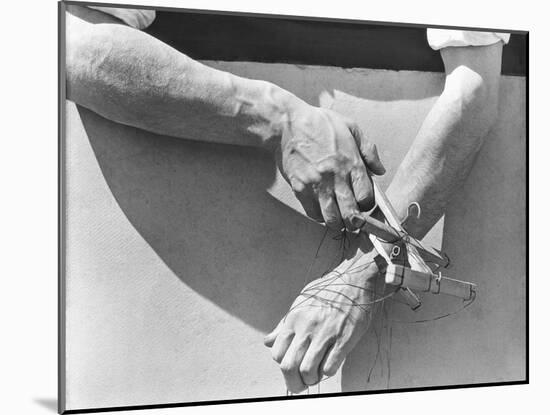 Hands of the Puppeteer, 1929-Tina Modotti-Mounted Giclee Print