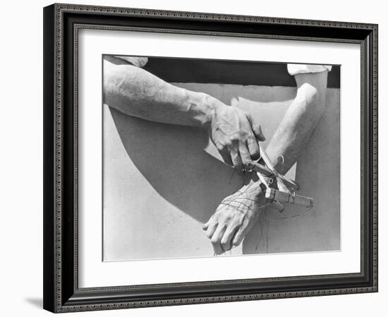 Hands of the Puppeteer, 1929-Tina Modotti-Framed Giclee Print