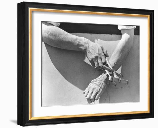 Hands of the Puppeteer, 1929-Tina Modotti-Framed Giclee Print