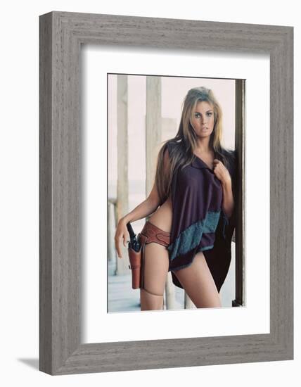 Hannie Caulder, 1971 Rachel Welch (photo)-null-Framed Photo