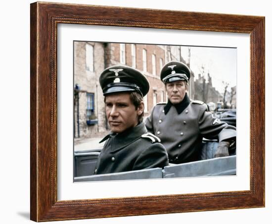 HANOVER STREET, 1979 directed by PETER HYAMS Harrison Ford and Christopher Plummer (photo)-null-Framed Photo