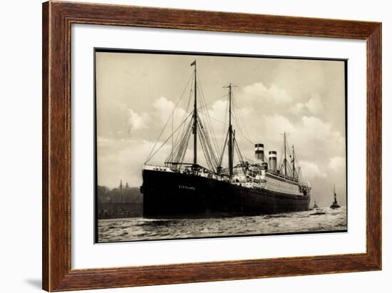 Hapag, Dampfschiff Cleveland in Fahrt Am Hafen-null-Framed Giclee Print