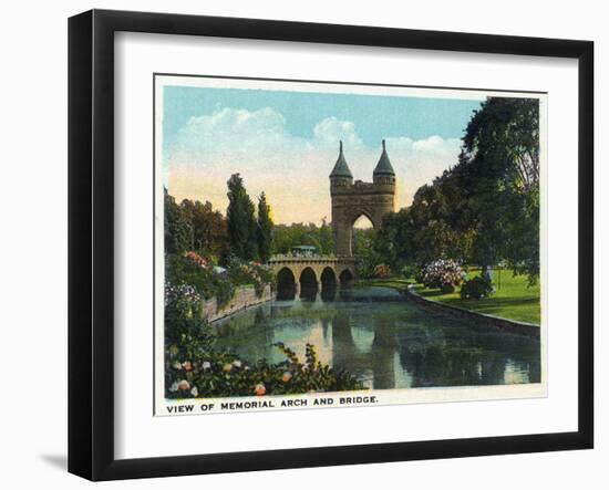 Hartford, Connecticut - Bushnell Park Memorial Arch and Bridge Scene-Lantern Press-Framed Art Print