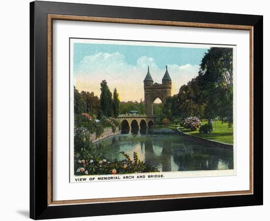 Hartford, Connecticut - Bushnell Park Memorial Arch and Bridge Scene-Lantern Press-Framed Art Print