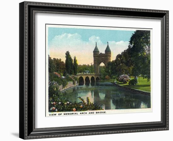 Hartford, Connecticut - Bushnell Park Memorial Arch and Bridge Scene-Lantern Press-Framed Art Print