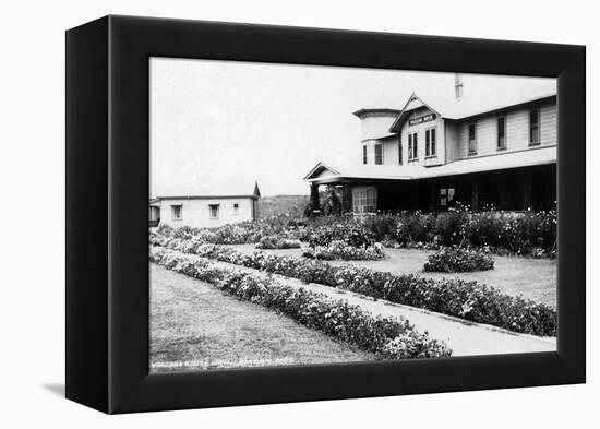 Hawaii Nat'l Park, Hawaii - Volcano House-Lantern Press-Framed Stretched Canvas