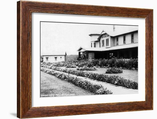 Hawaii Nat'l Park, Hawaii - Volcano House-Lantern Press-Framed Art Print