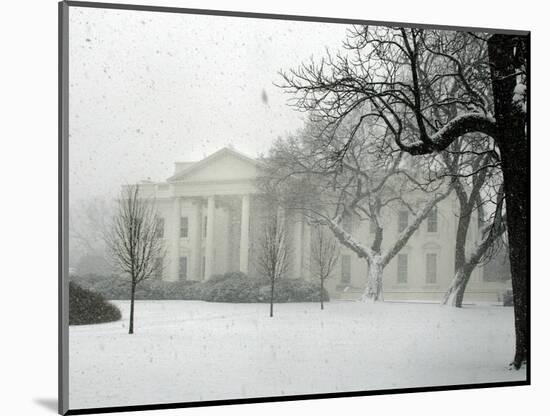 Heavy Snow Falls at the White House-null-Mounted Photographic Print