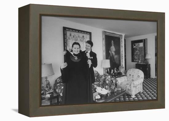 Heiress and Designer Gloria Vanderbilt at Home with Husband Wyatt Cooper, New York, 1974-Alfred Eisenstaedt-Framed Premier Image Canvas