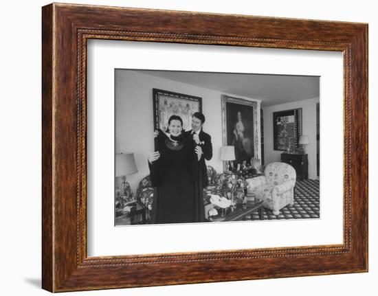 Heiress and Designer Gloria Vanderbilt at Home with Husband Wyatt Cooper, New York, 1974-Alfred Eisenstaedt-Framed Photographic Print