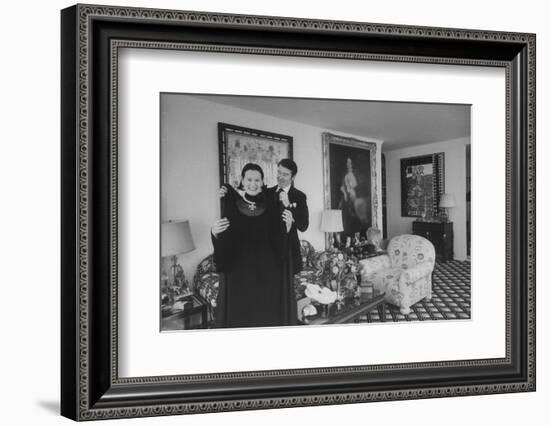 Heiress and Designer Gloria Vanderbilt at Home with Husband Wyatt Cooper, New York, 1974-Alfred Eisenstaedt-Framed Photographic Print